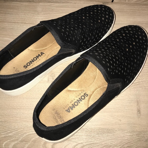 Gorgeous black slip ons ! - Picture 5 of 7